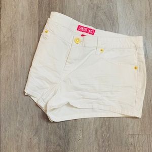 White Zanadi 15 Shorts